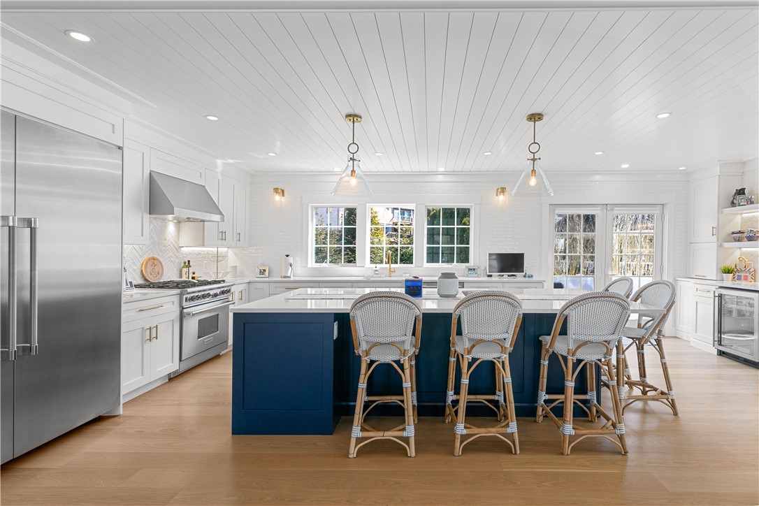 250 Allston Avenue Middletown, RI 02842 - Photo 10 of 41