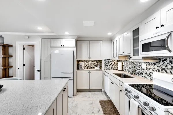 $3,850 | 2508 Bay Drive, Unit 102, Pompano Beach, FL 33062