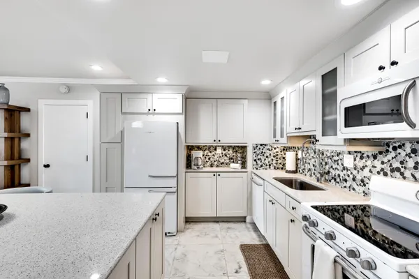 $3,850 | 2508 Bay Drive, Unit 102, Pompano Beach, FL 33062