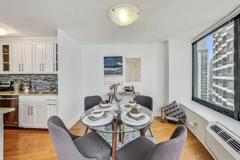 $424,000 | 155 North Harbor Drive, Unit 2404, Chicago, IL 60601
