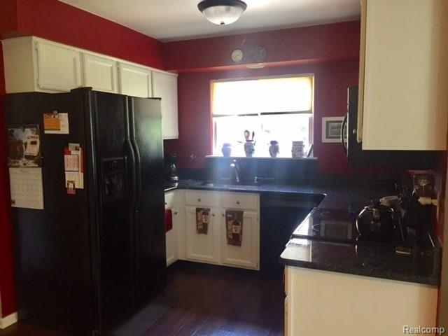 Updated kitchen, granite countertops