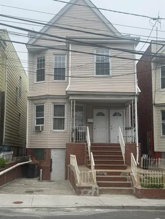 $2,600 | 631 Garfield Avenue, Unit 2, Jersey City, NJ 07305