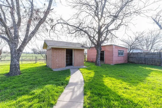 a view of a house with a backyard