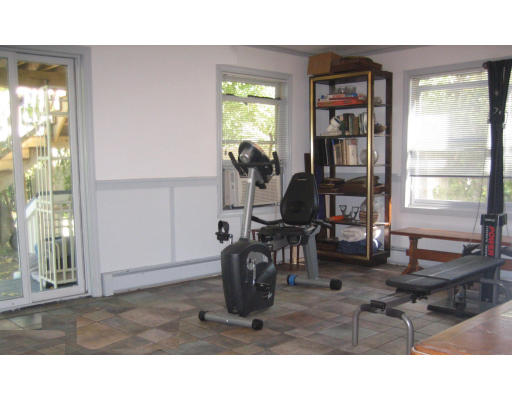55 Staniford Street Newton, MA 02466 - Photo 8 of 17 a living room with furniture and a window