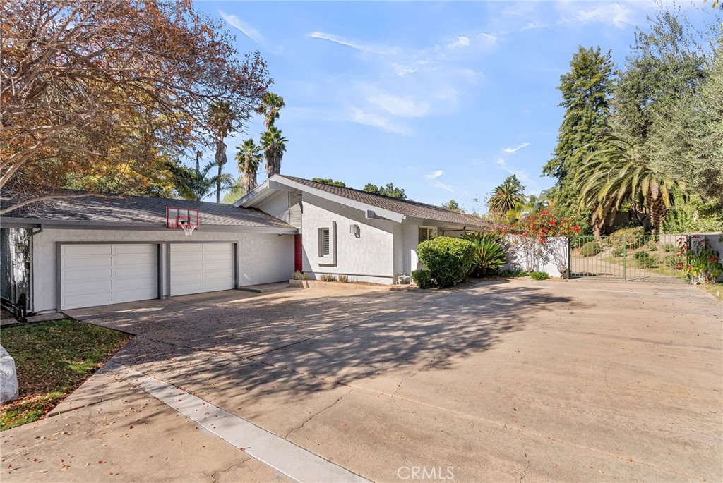 2110 Hathaway Place Riverside, CA 92506 - Photo 7 of 57