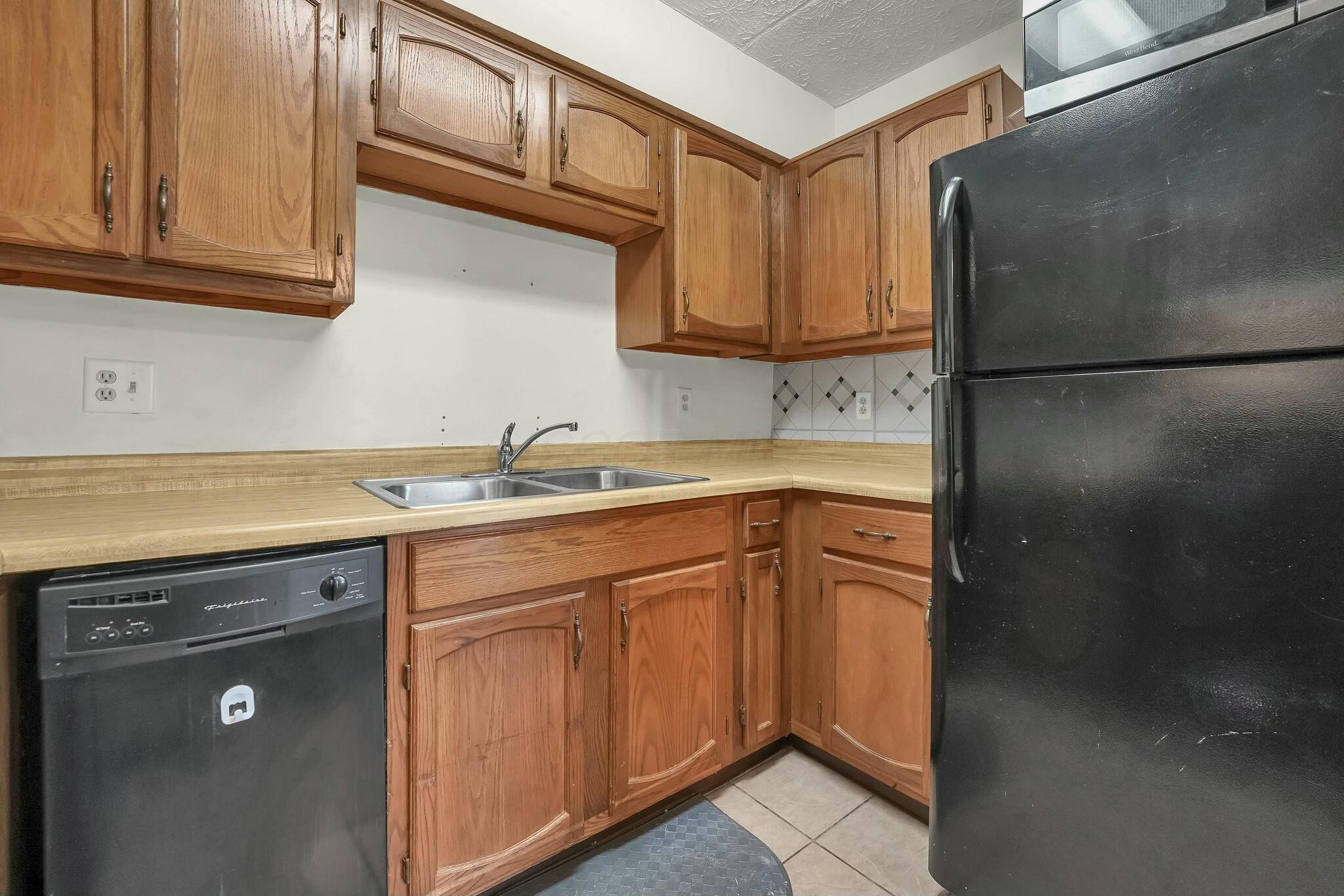 3965 Karl Road, Unit 100 Columbus, OH 43224 - Photo 9 of 26 Kitchen