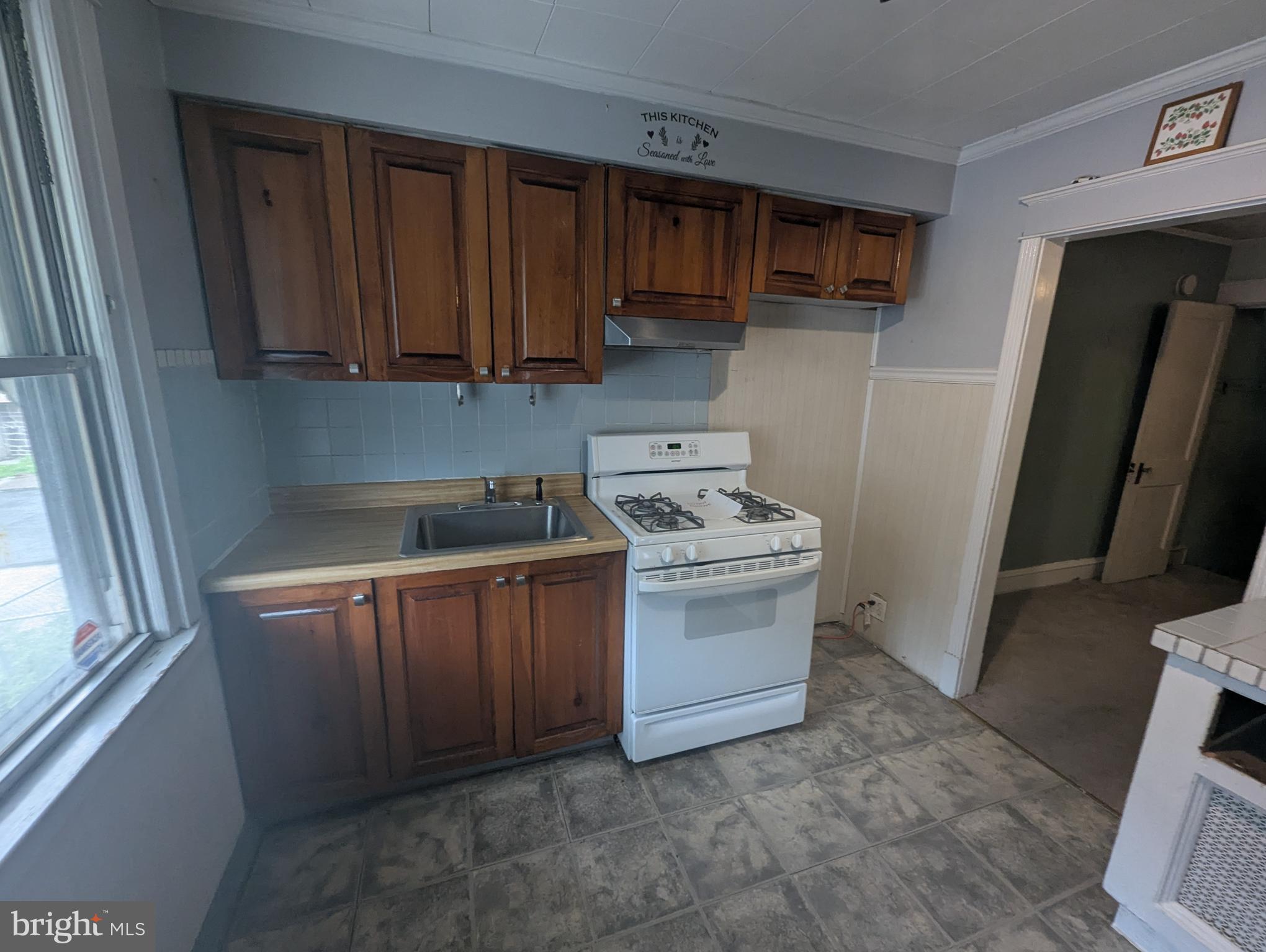 445 Millbank Road Upper Darby, PA 19082 - Photo 8 of 29