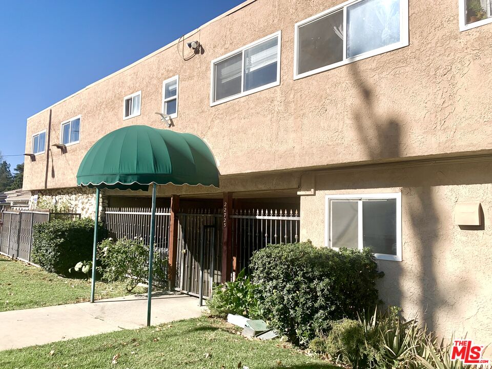 22725 14th Street, Unit 1 Newhall, CA 91321 - Photo 1 of 12