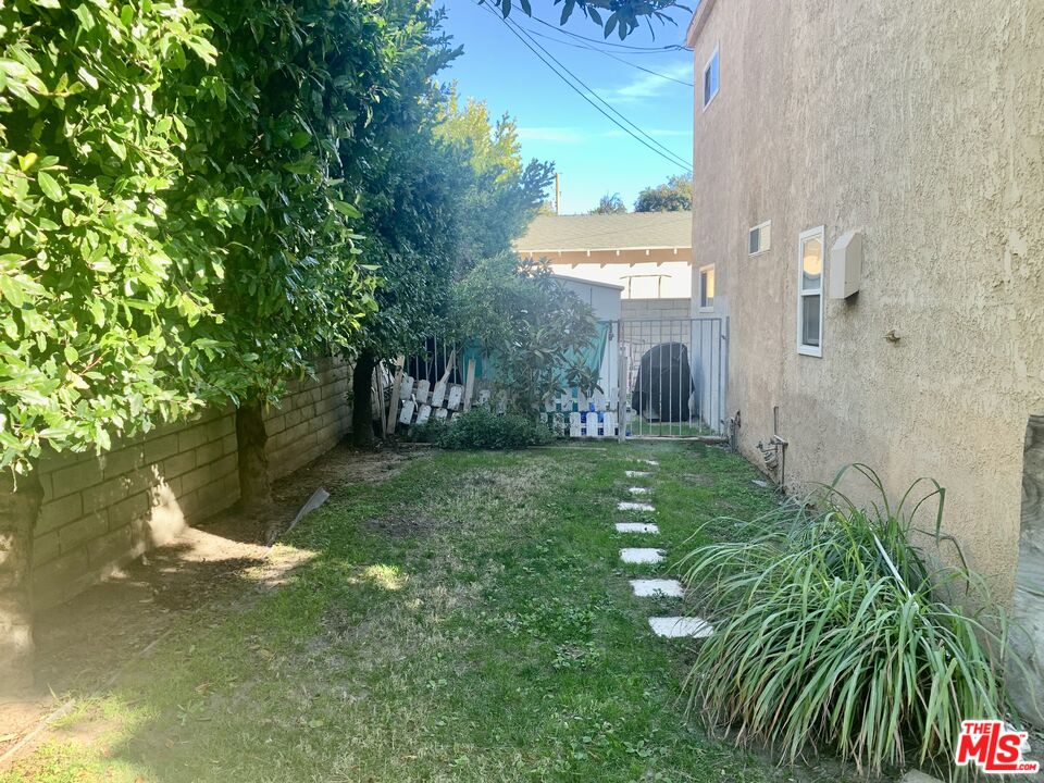 22725 14th Street, Unit 1 Newhall, CA 91321 - Photo 11 of 12