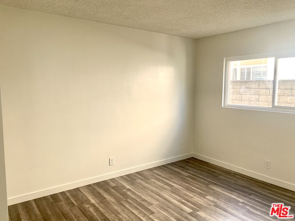 22725 14th Street, Unit 1 Newhall, CA 91321 - Photo 5 of 12