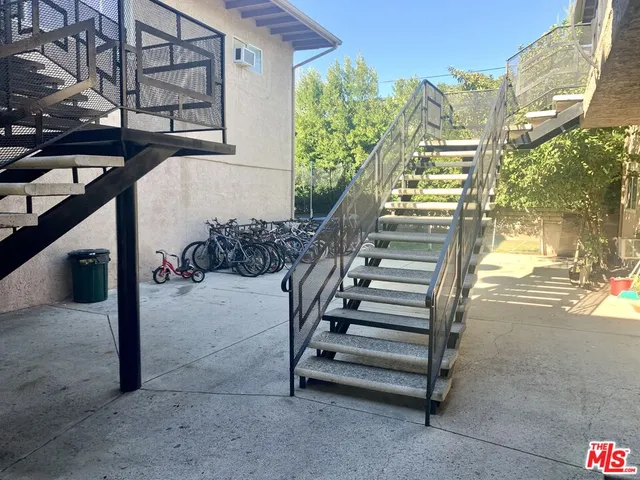 $2,350 | 22725 14th Street, Unit 1, Newhall, CA 91321
