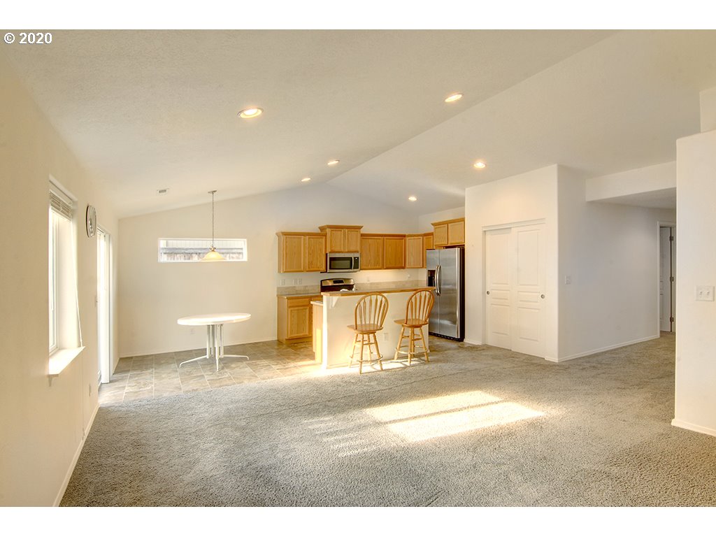 535 South 48th Street Springfield, OR 97478 - Photo 5 of 22