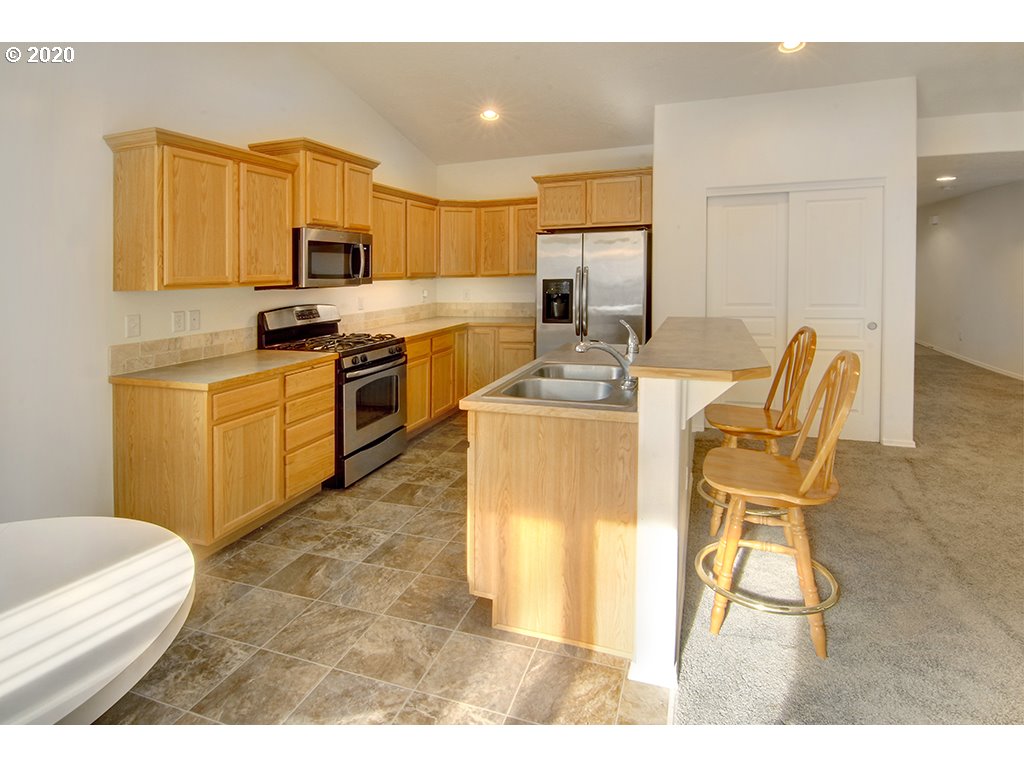 535 South 48th Street Springfield, OR 97478 - Photo 8 of 22