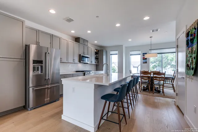 $3,295 | 102 Tendick Street, Unit 702, San Antonio, TX 78209