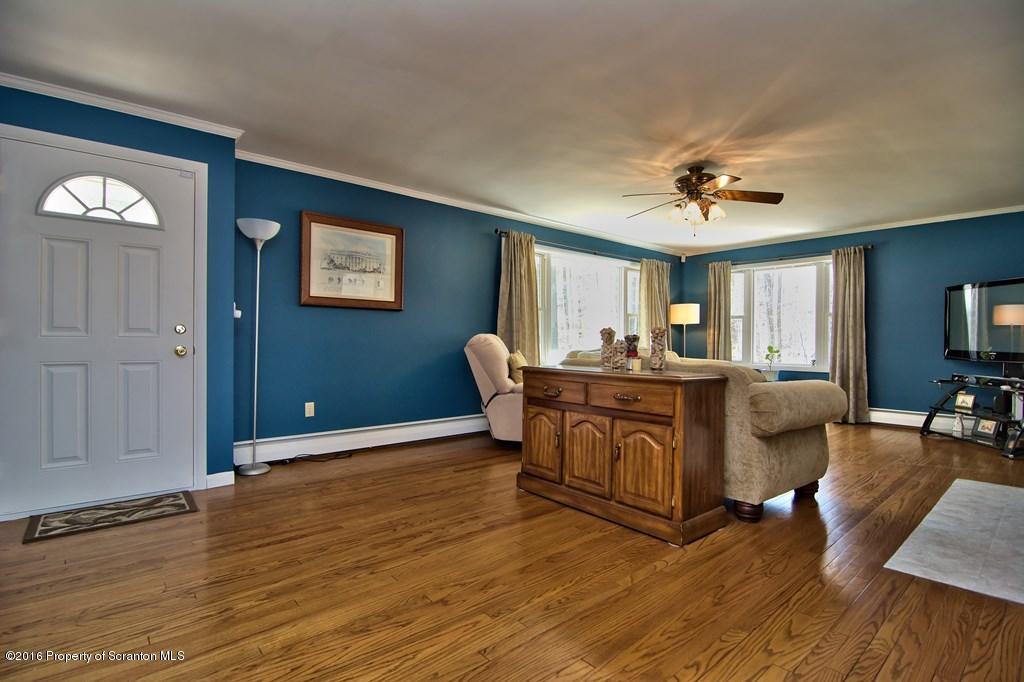 202 Wilcrest Road Moscow, PA 18444 - Photo 3 of 47 Gallery Image 3