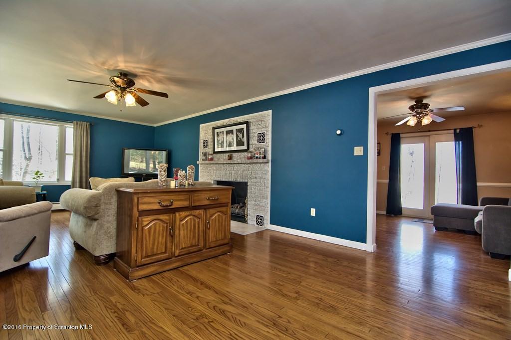 202 Wilcrest Road Moscow, PA 18444 - Photo 4 of 47 Gallery Image 4