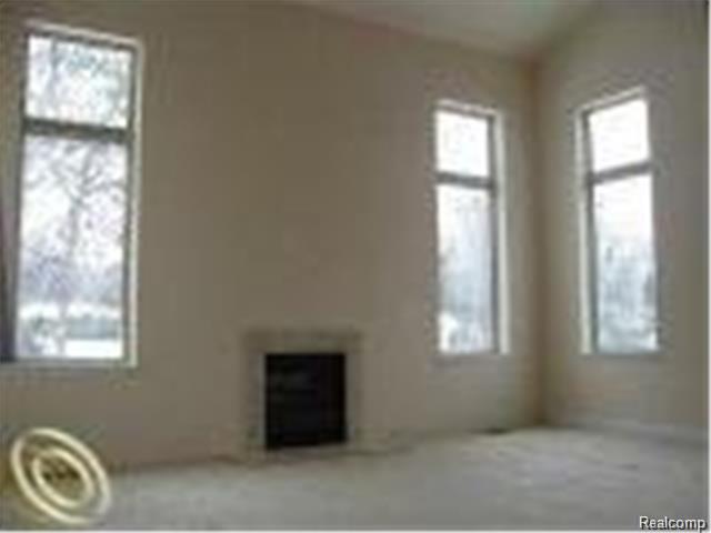 34539 Quaker Valley Road Farmington Hills, MI 48331 - Photo 4 of 9