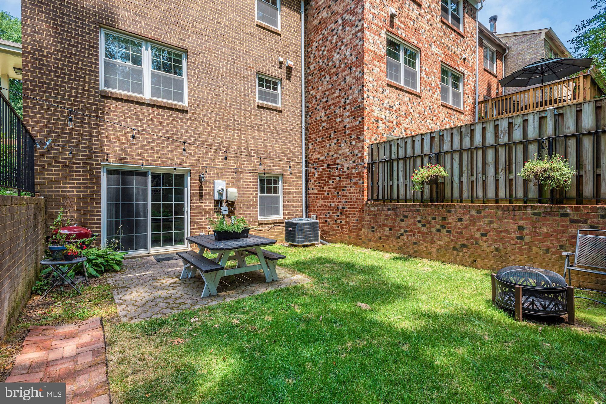 2286 Gunsmith Square Reston, VA 20191 - Photo 30 of 36 Backyard