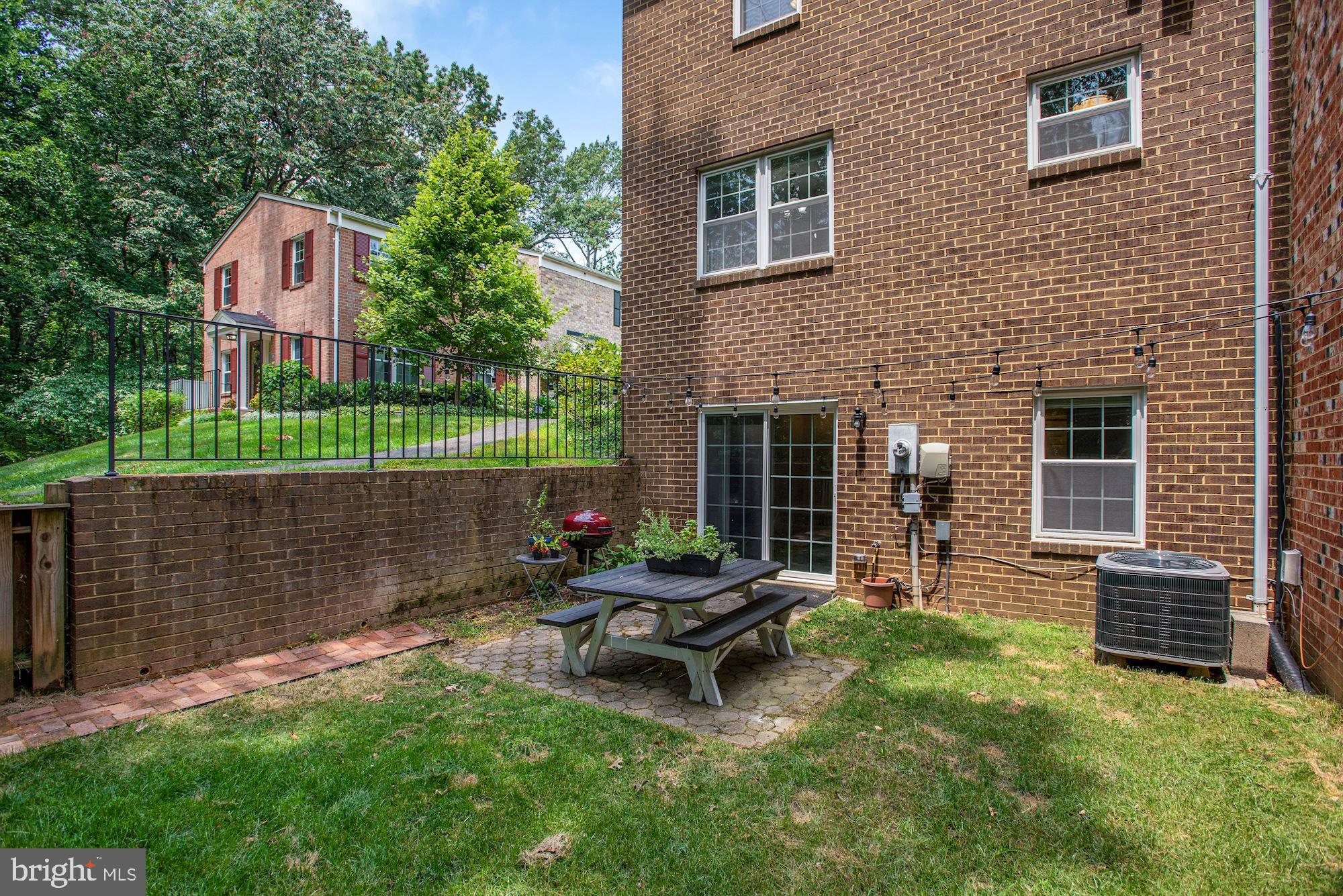2286 Gunsmith Square Reston, VA 20191 - Photo 31 of 36 Backyard