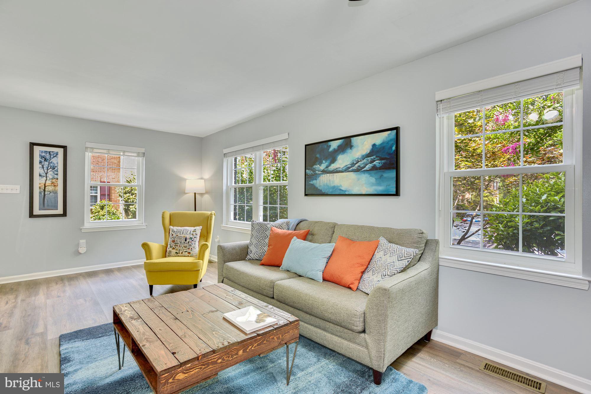 2286 Gunsmith Square Reston, VA 20191 - Photo 7 of 36 Living Room