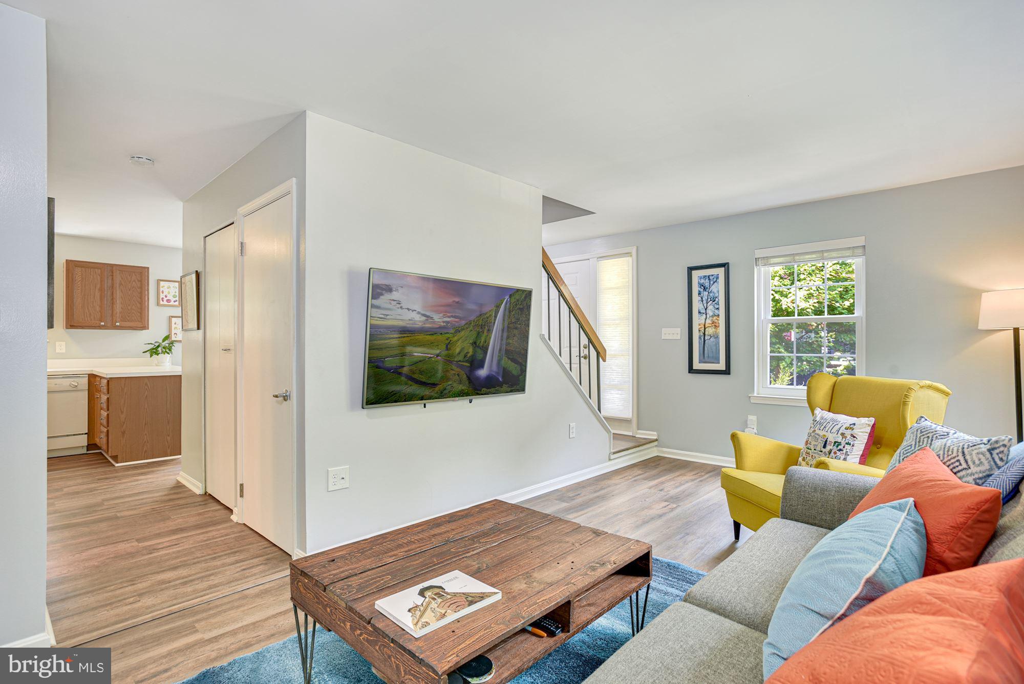 2286 Gunsmith Square Reston, VA 20191 - Photo 8 of 36 Living Room