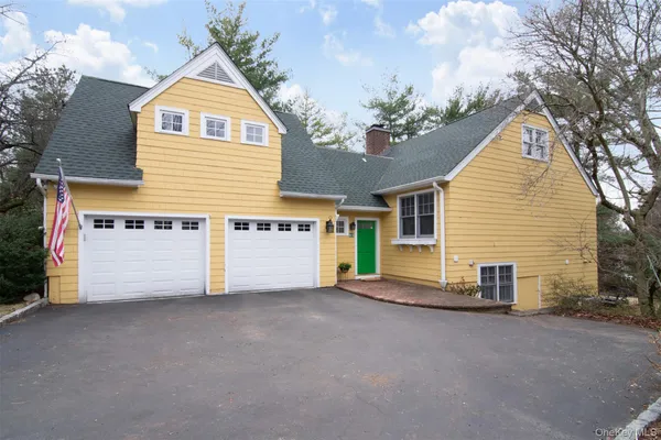 a view of an house with backyard and kitchen