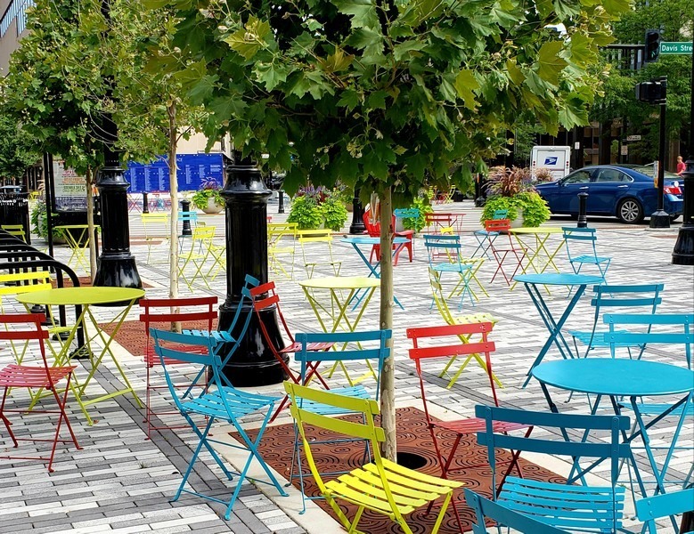 807 Davis Street, Unit 1710 Evanston, IL 60201 - Photo 20 of 21 a view of outdoor seating space