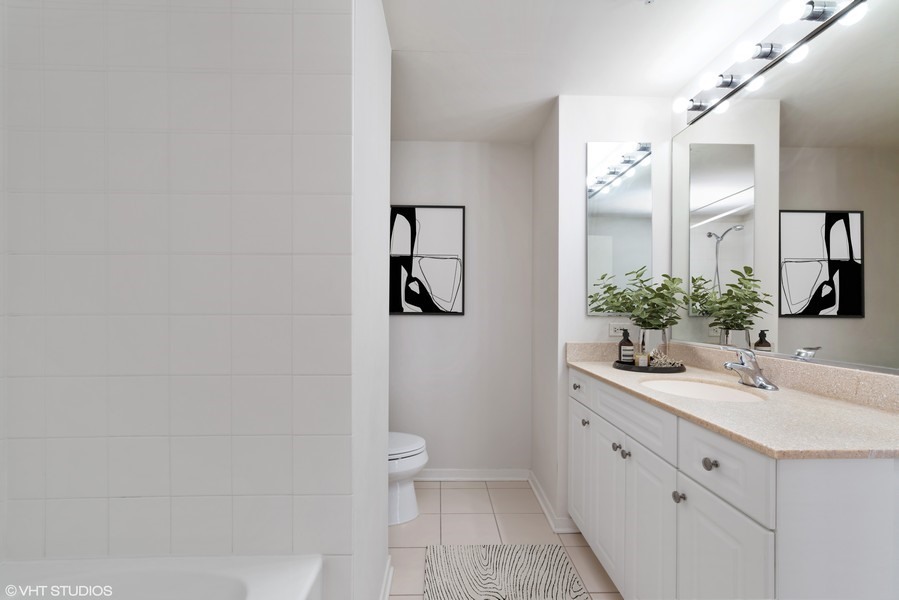 807 Davis Street, Unit 1710 Evanston, IL 60201 - Photo 7 of 21 a bathroom with a sink and a mirror