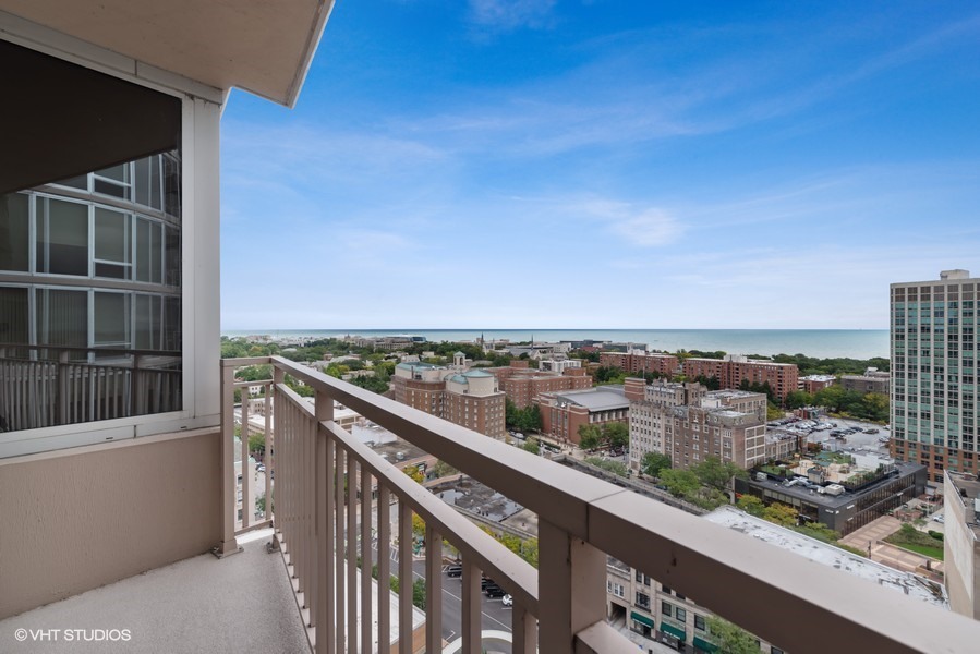807 Davis Street, Unit 1710 Evanston, IL 60201 - Photo 9 of 21 a view of city from balcony
