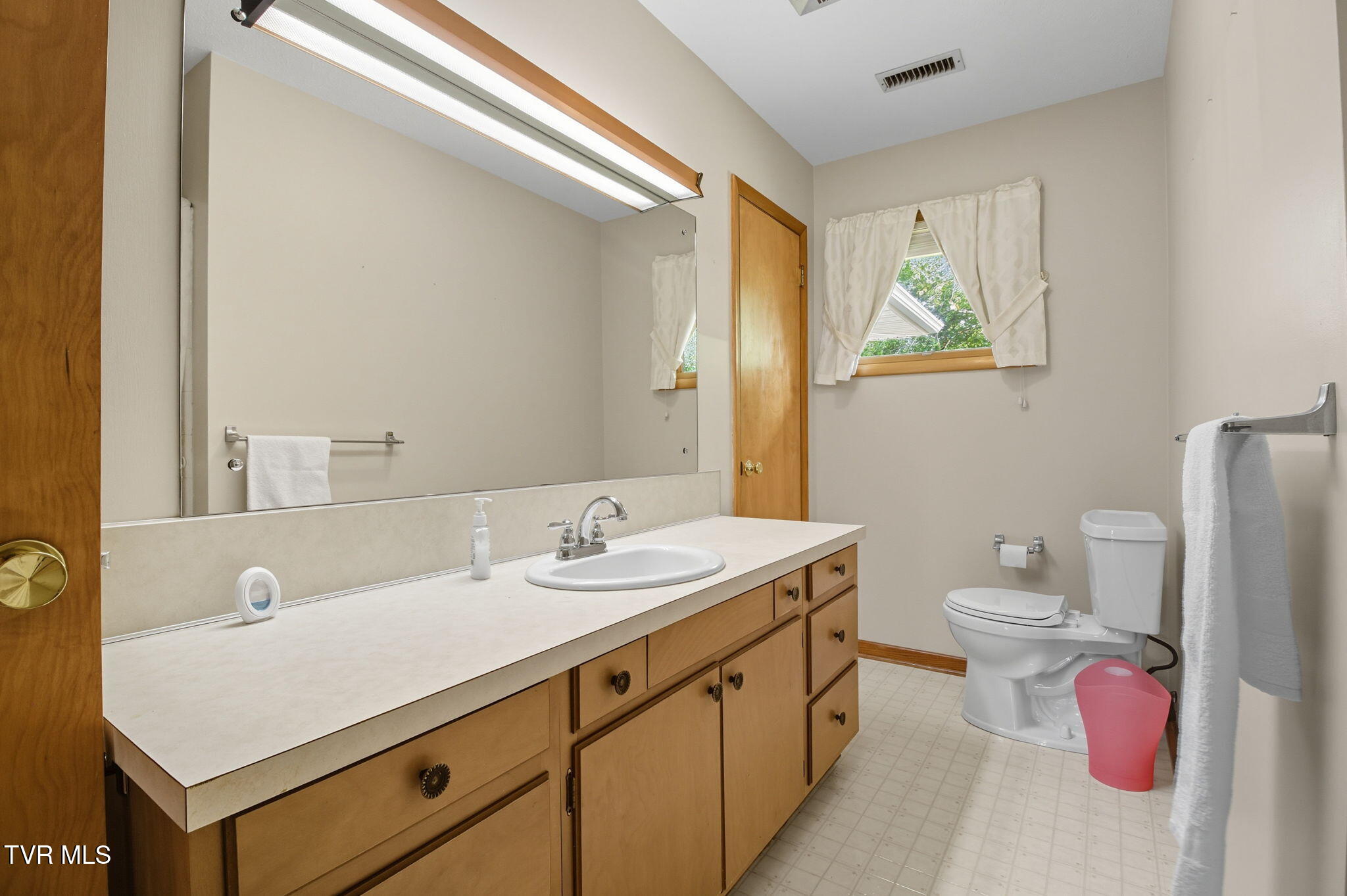 4001 Leaning Pine Road Kingsport, TN 37660 - Photo 13 of 45 12-web-or-mls-DZ3A5221