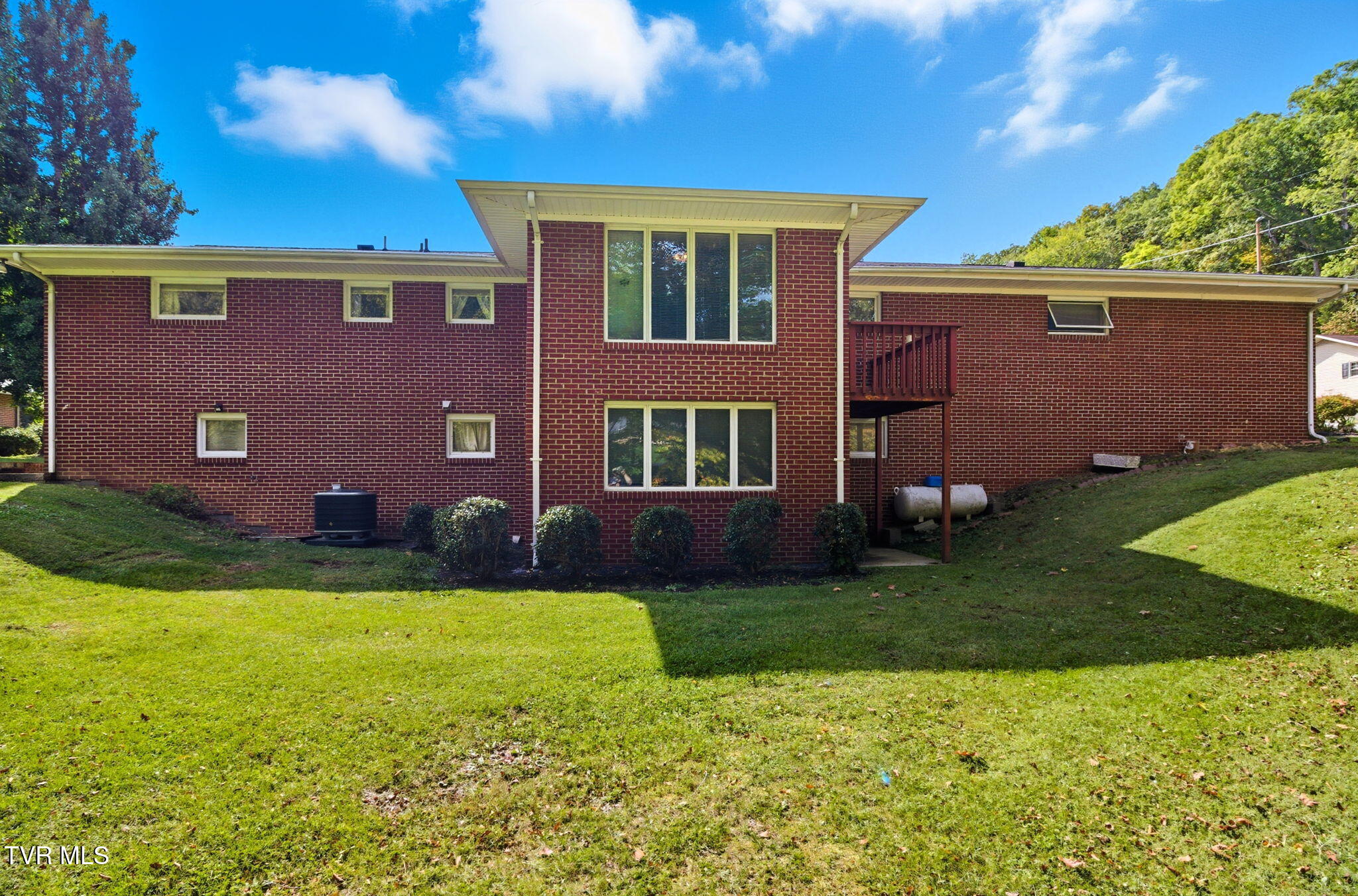 4001 Leaning Pine Road Kingsport, TN 37660 - Photo 35 of 45 35-web-or-mls-DZ3A5321