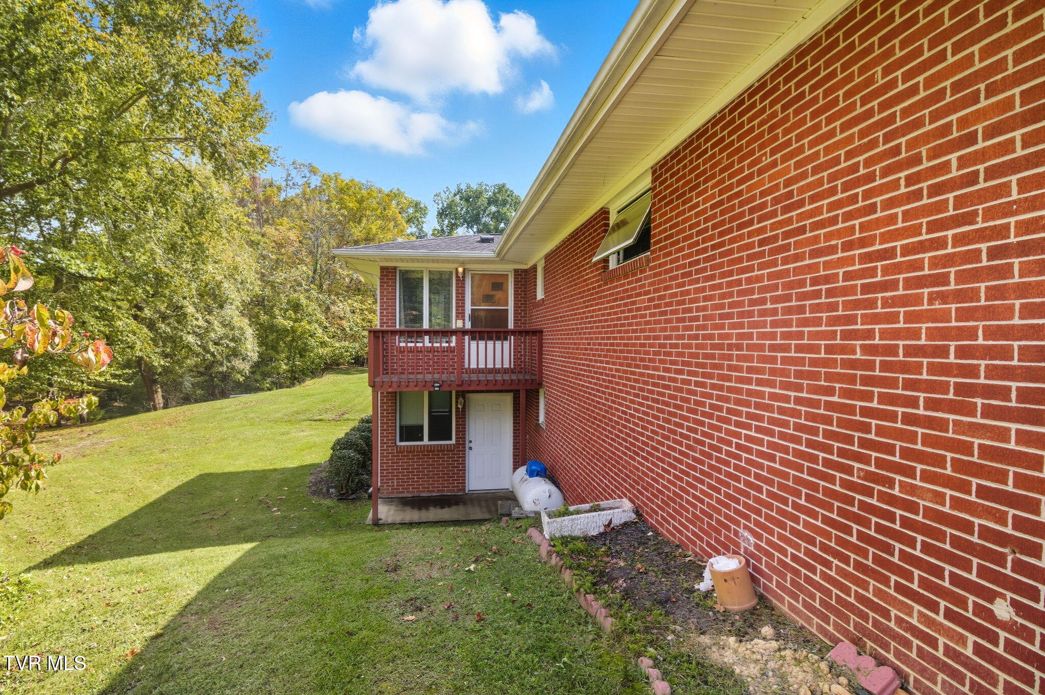 4001 Leaning Pine Road Kingsport, TN 37660 - Photo 36 of 45 36-web-or-mls-DZ3A5325