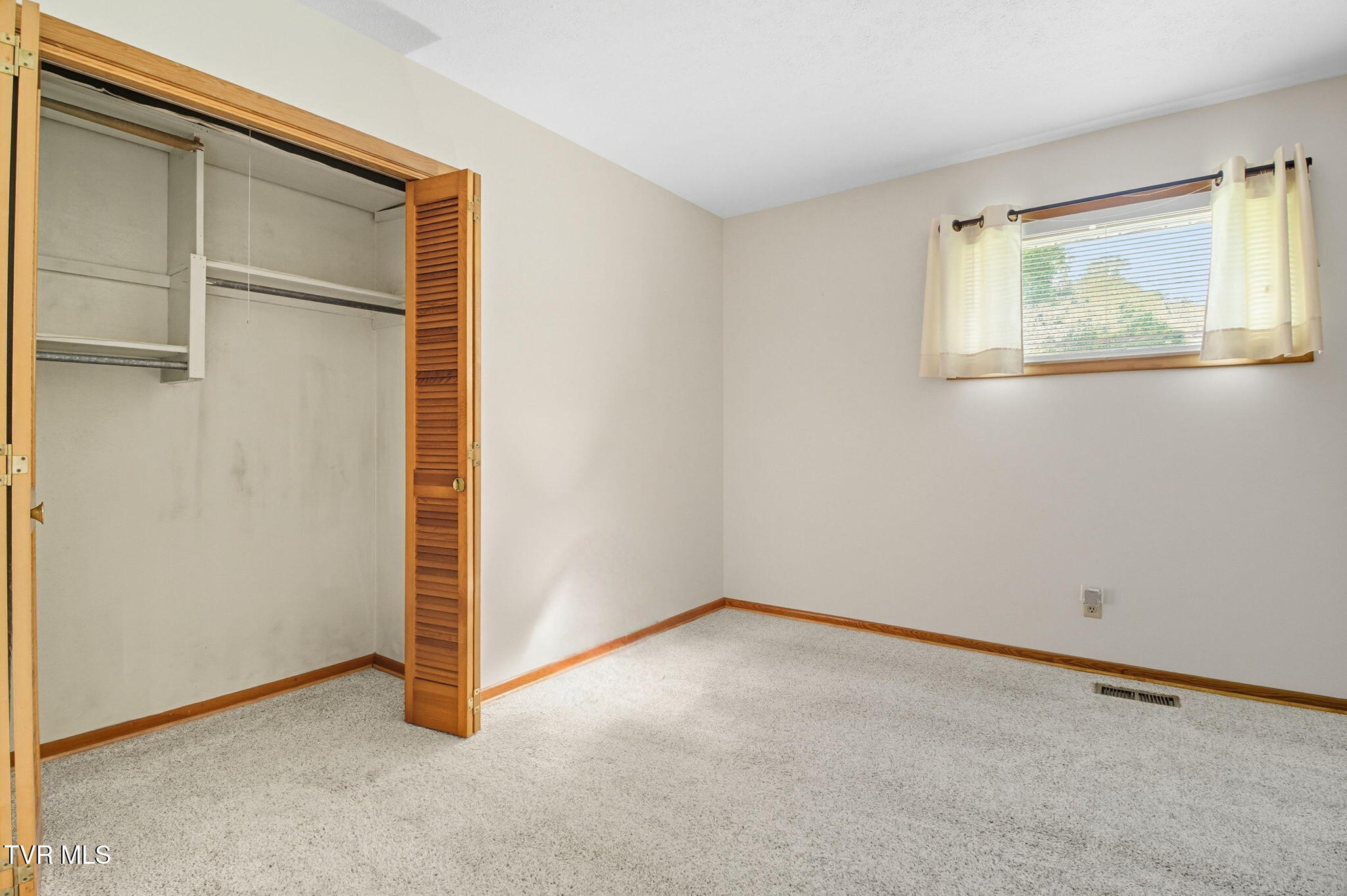 4001 Leaning Pine Road Kingsport, TN 37660 - Photo 41 of 45 40-web-or-mls-DZ3A5229_autoremove_624417
