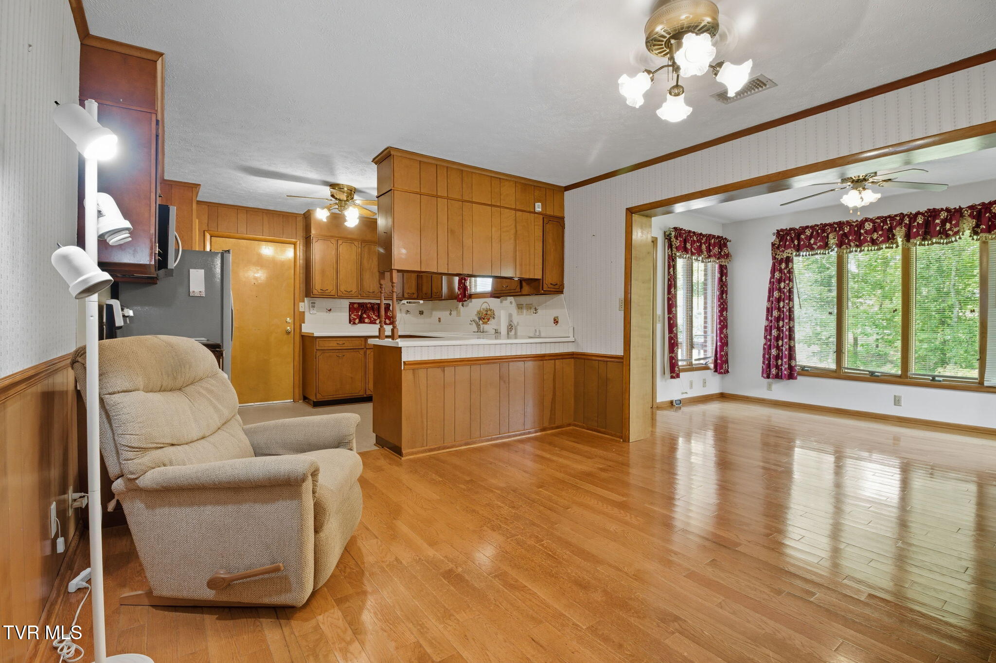 4001 Leaning Pine Road Kingsport, TN 37660 - Photo 5 of 45 4-web-or-mls-DZ3A5185