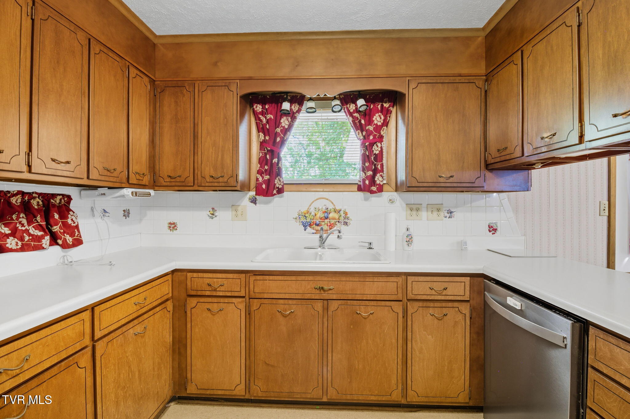 4001 Leaning Pine Road Kingsport, TN 37660 - Photo 9 of 45 8-web-or-mls-DZ3A5201