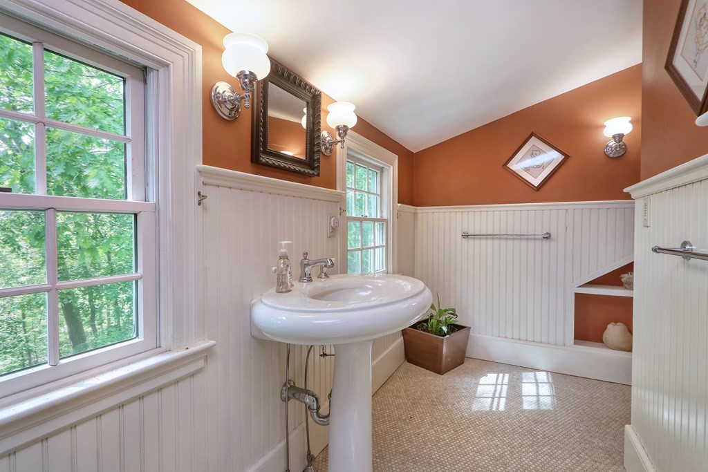 26 Standish Road Melrose, MA 02176 - Photo 26 of 36