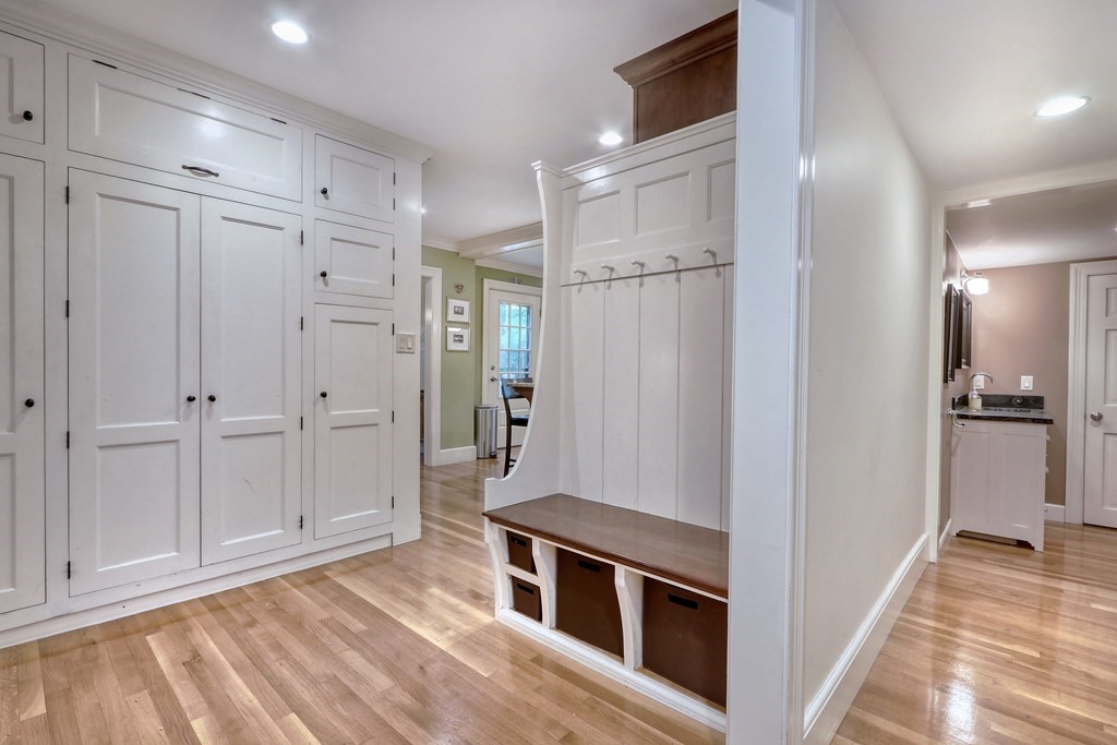 26 Standish Road Melrose, MA 02176 - Photo 4 of 36