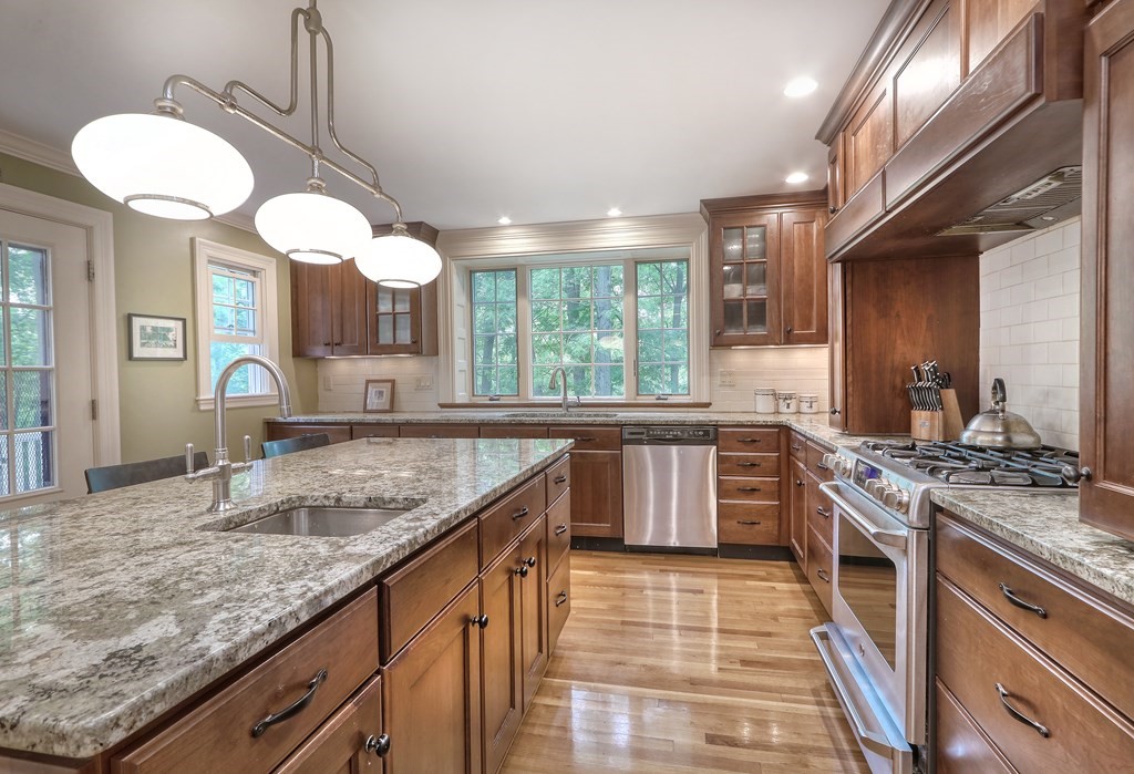 26 Standish Road Melrose, MA 02176 - Photo 7 of 36