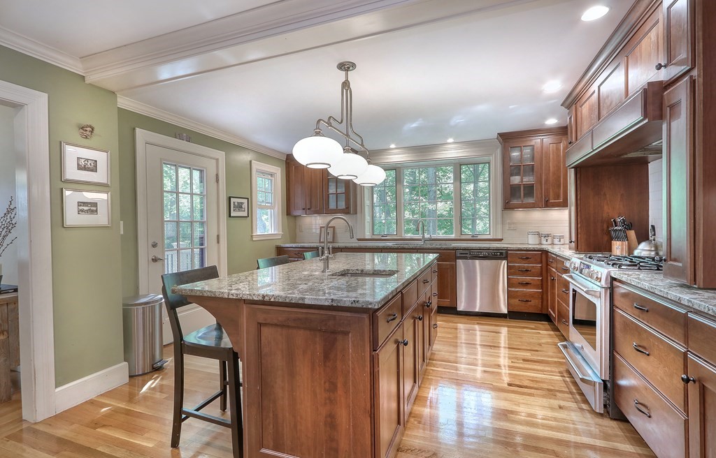 26 Standish Road Melrose, MA 02176 - Photo 8 of 36