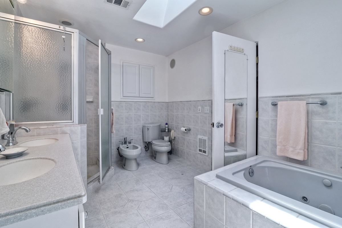 1164 Rising Hill Way Escondido, CA 92029 - Photo 13 of 25