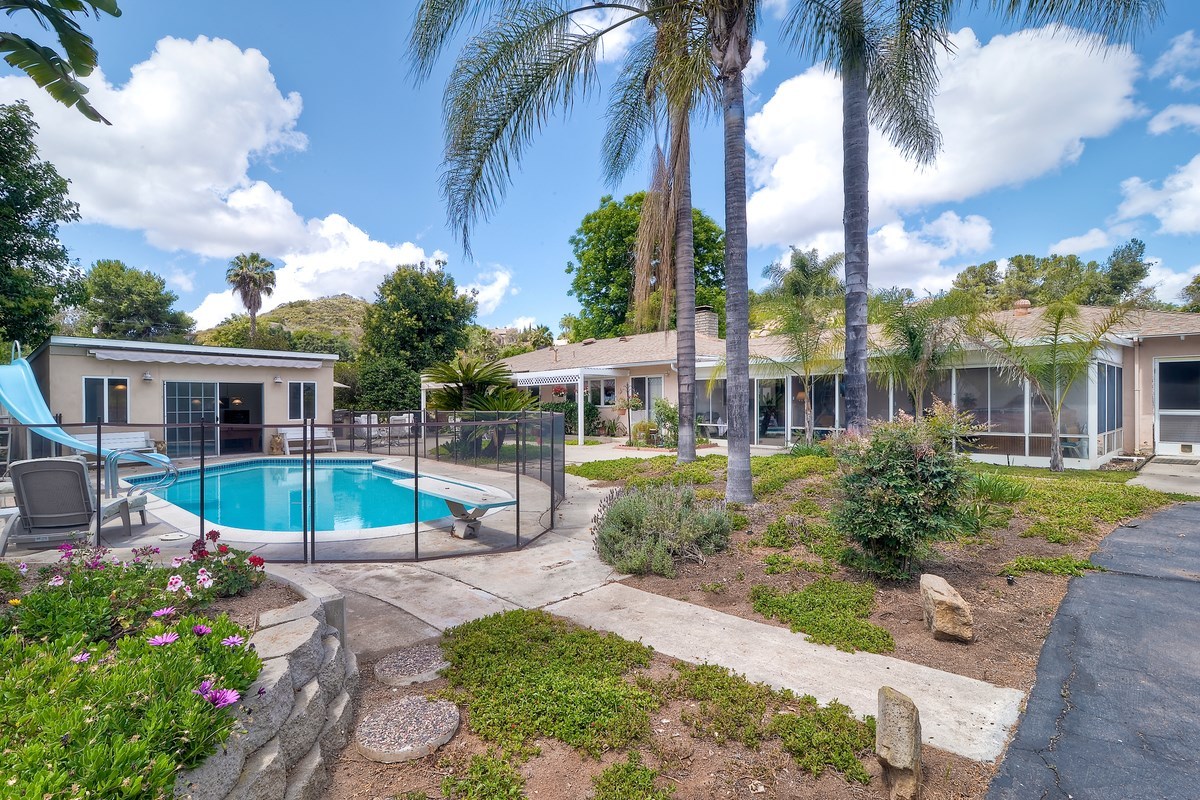 1164 Rising Hill Way Escondido, CA 92029 - Photo 18 of 25