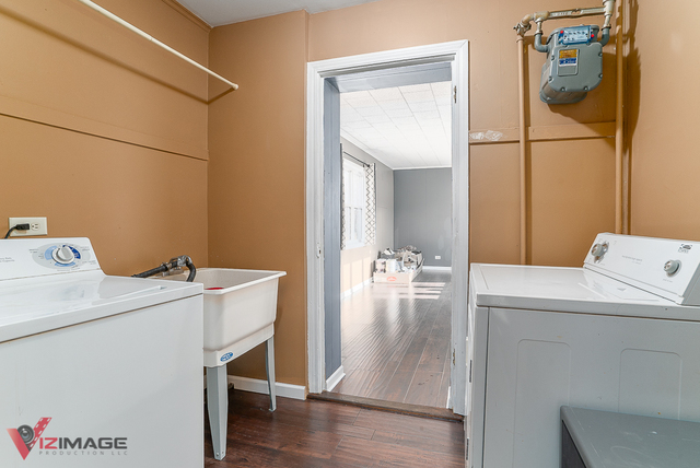 17643 Dundee Avenue Homewood, IL 60430 - Photo 15 of 27 a utility room with dryer and washer