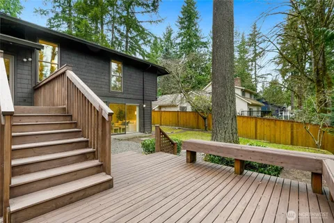 $1,420,000 | 2518 Sahalee Drive East, Sammamish, WA 98074