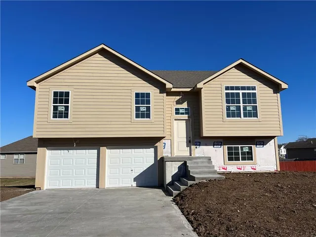 $354,900 | 12709 Applewood Drive, Grandview, MO 64030