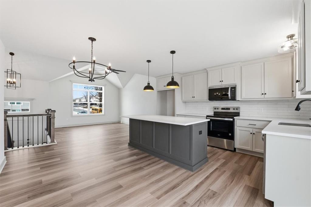 12709 Applewood Drive Grandview, MO 64030 - Photo 8 of 22