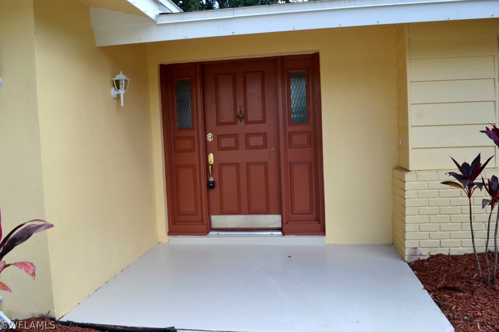 1620 South Mayfair Road Fort Myers, FL 33919 - Photo 3 of 20 Gallery Image 3
