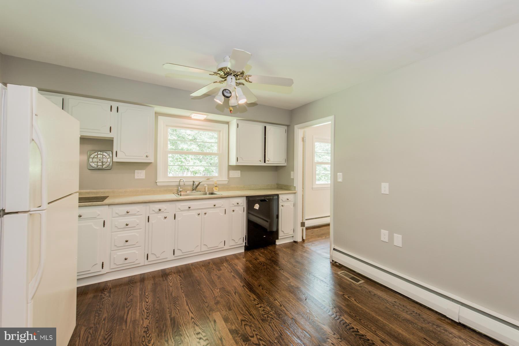 9722 Hillsmere Road Ellicott City, MD 21042 - Photo 11 of 27 Kitchen