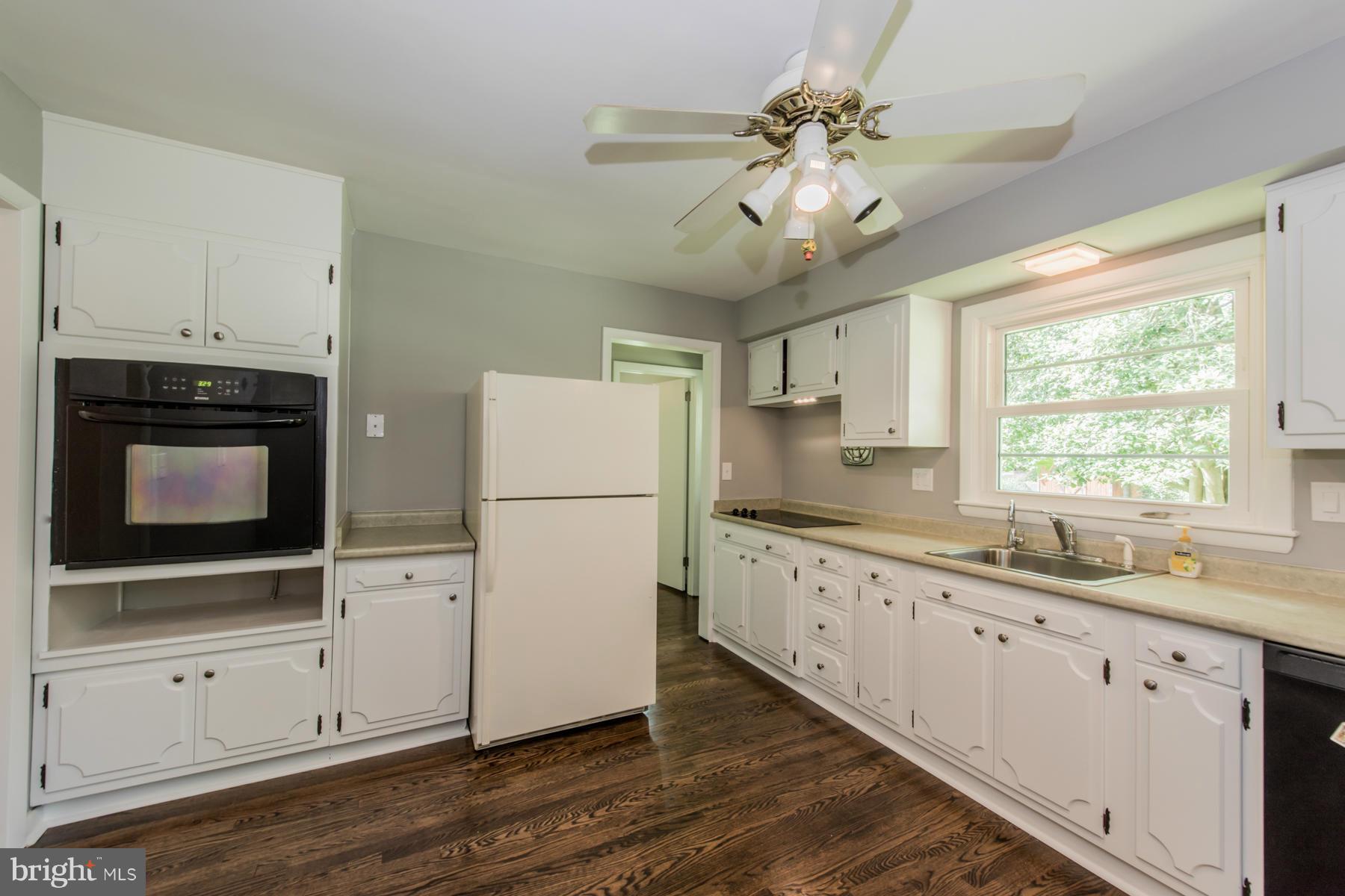 9722 Hillsmere Road Ellicott City, MD 21042 - Photo 12 of 27 Kitchen
