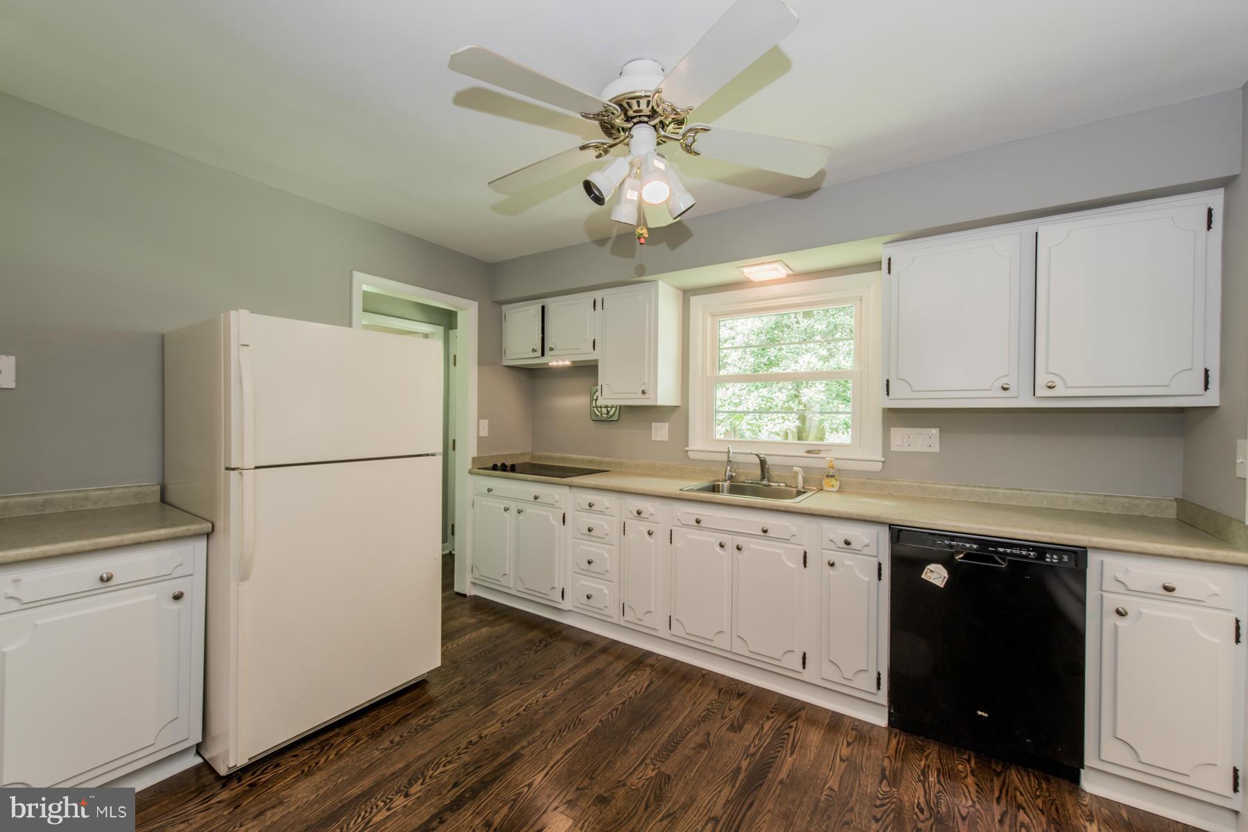 9722 Hillsmere Road Ellicott City, MD 21042 - Photo 3 of 27 Kitchen