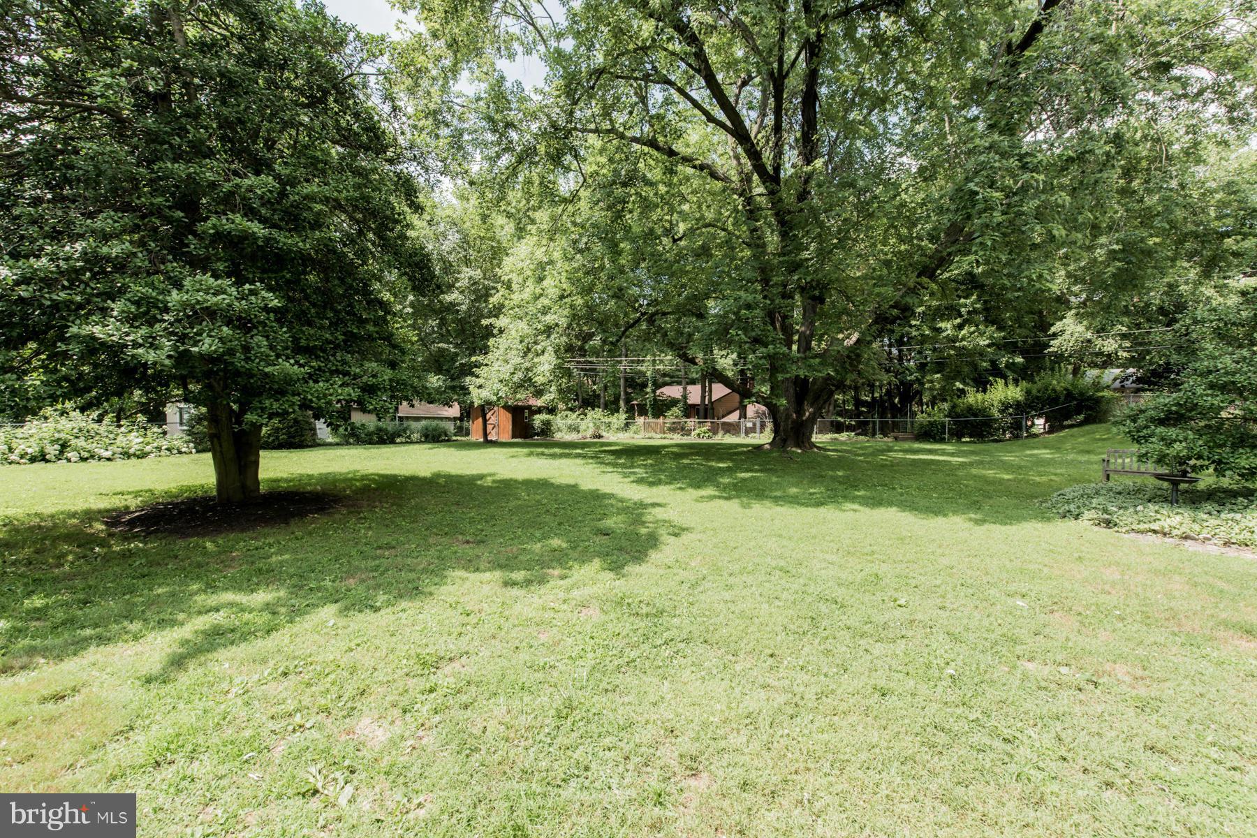 9722 Hillsmere Road Ellicott City, MD 21042 - Photo 4 of 27 Yard